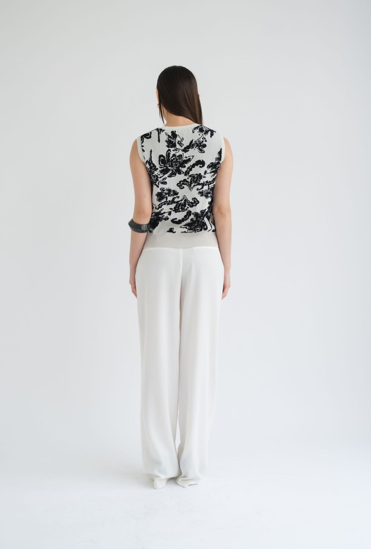 Elle Floral Knit Vest | Black