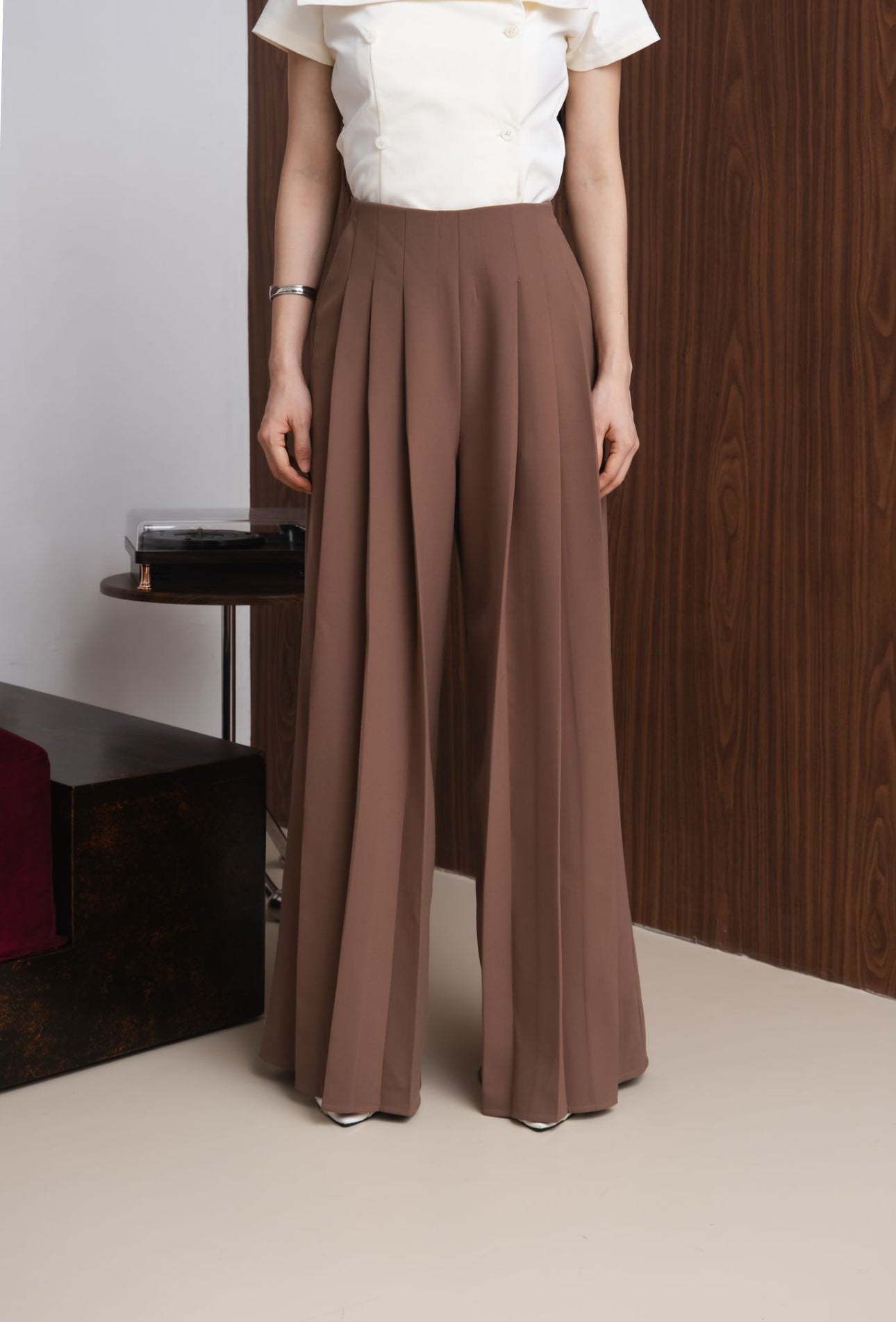 Zudith High Waisted Pleated Pants | Brown